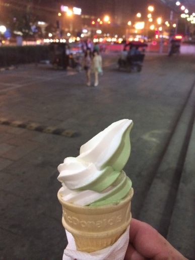 Beiijing Yonganli McDonalds ice cream 北京 永安里 01A23 photo 2